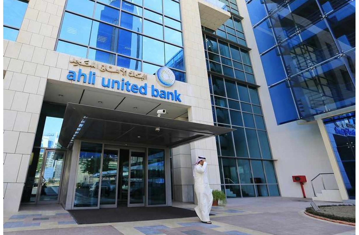 البنك الأهلي المتحد يعلن إتاحة خاصية الدفع Contactless ببطاقات الائتمان