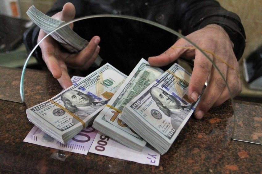 سعر الدولار أمام الجنيه المصري في تعاملات اليوم الجمعة 19-7-2024