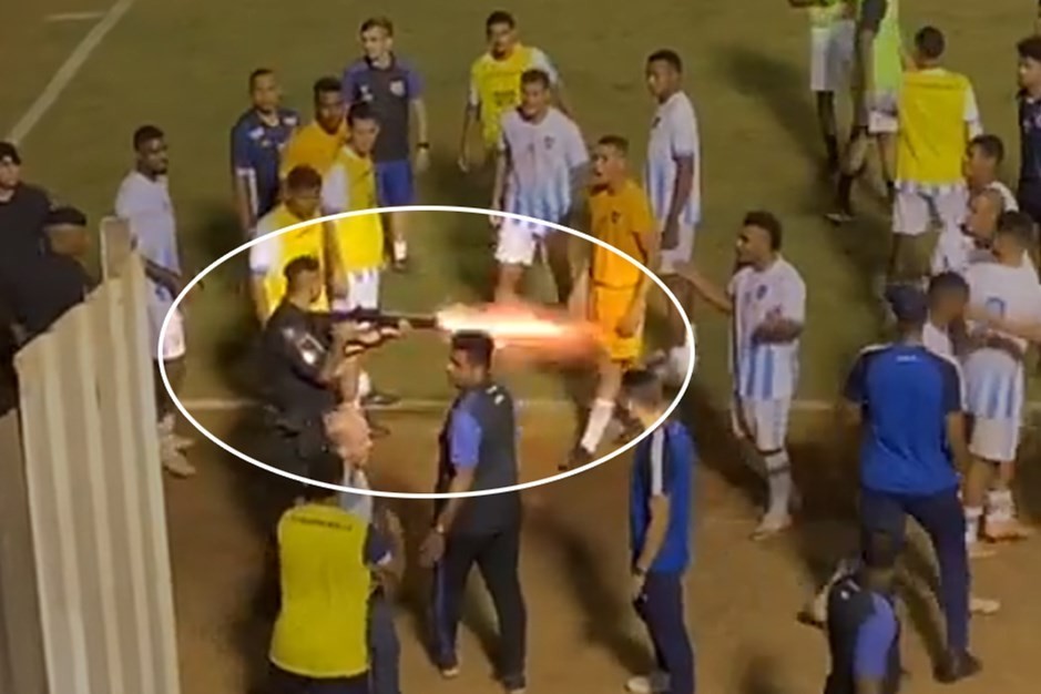 شرطي يطلق النار على لاعب في الملعب.. فيديو