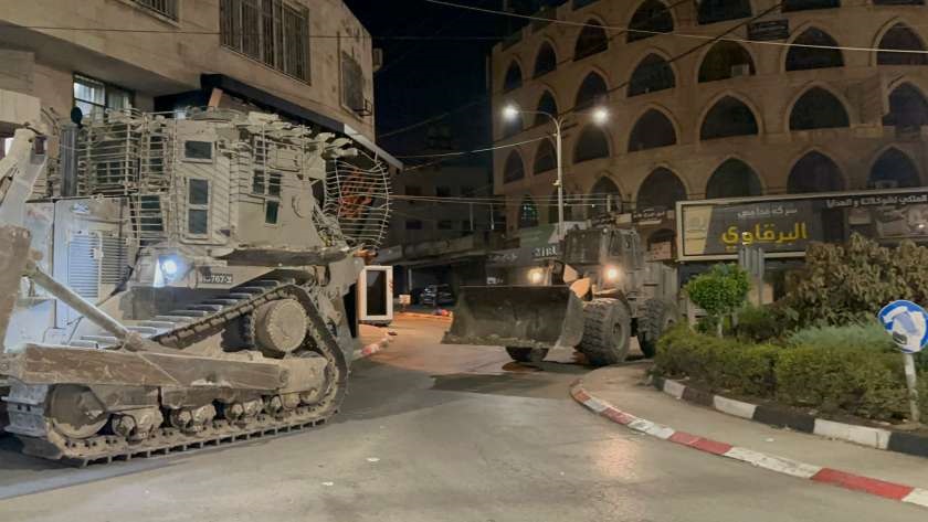 قوات الاحتلال تحاصر مستشفيات طولكرم في الضفة الغربية