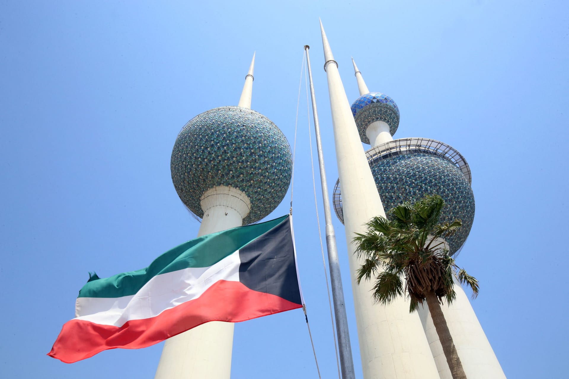 الكويت تعين وزيرين جديدين للمالية والتجارة في تغيير وزاري