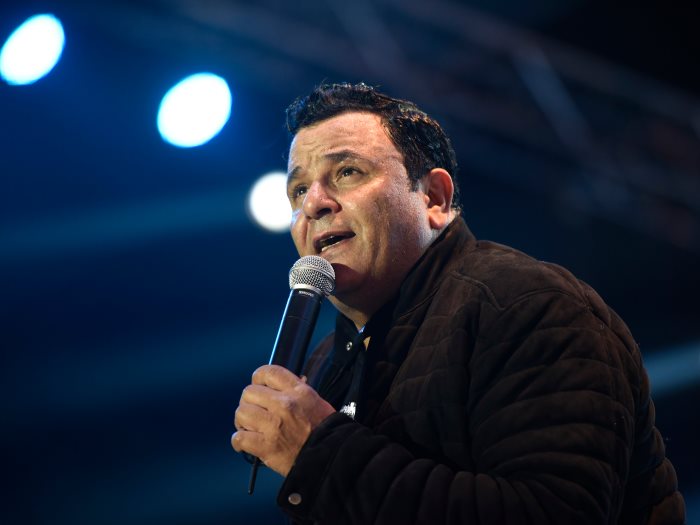 محمد فؤاد يحيي حفلًا في الساحل الشمالي بعد أزمته مع طبيب عين شمس