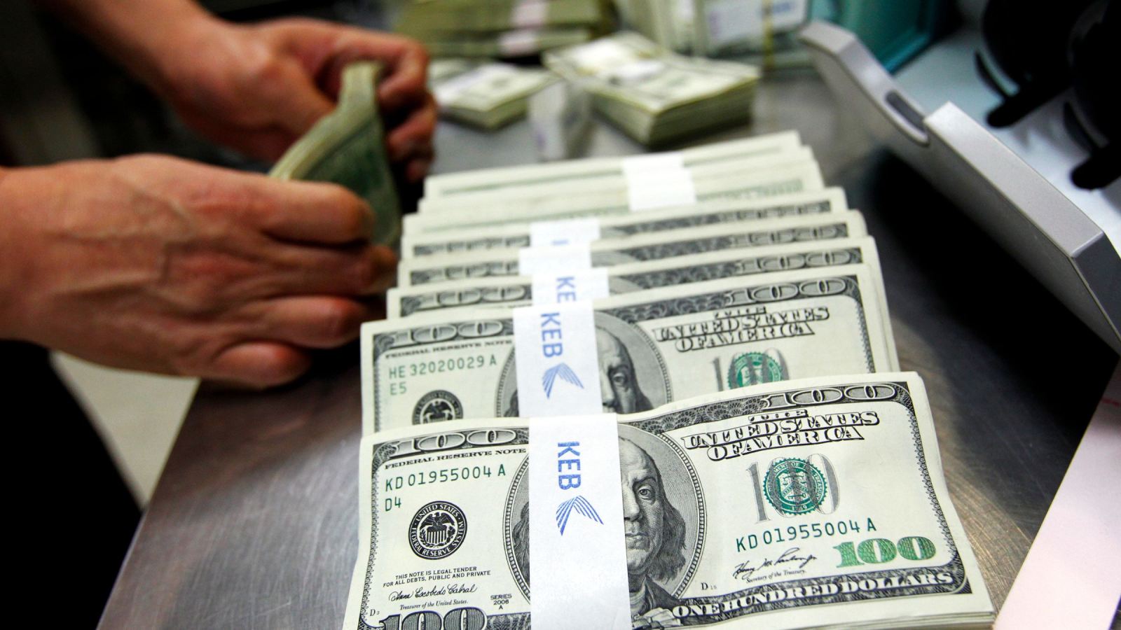 سعر الدولار أمام الجنيه المصري في تعاملات اليوم الجمعة 9-8-2024