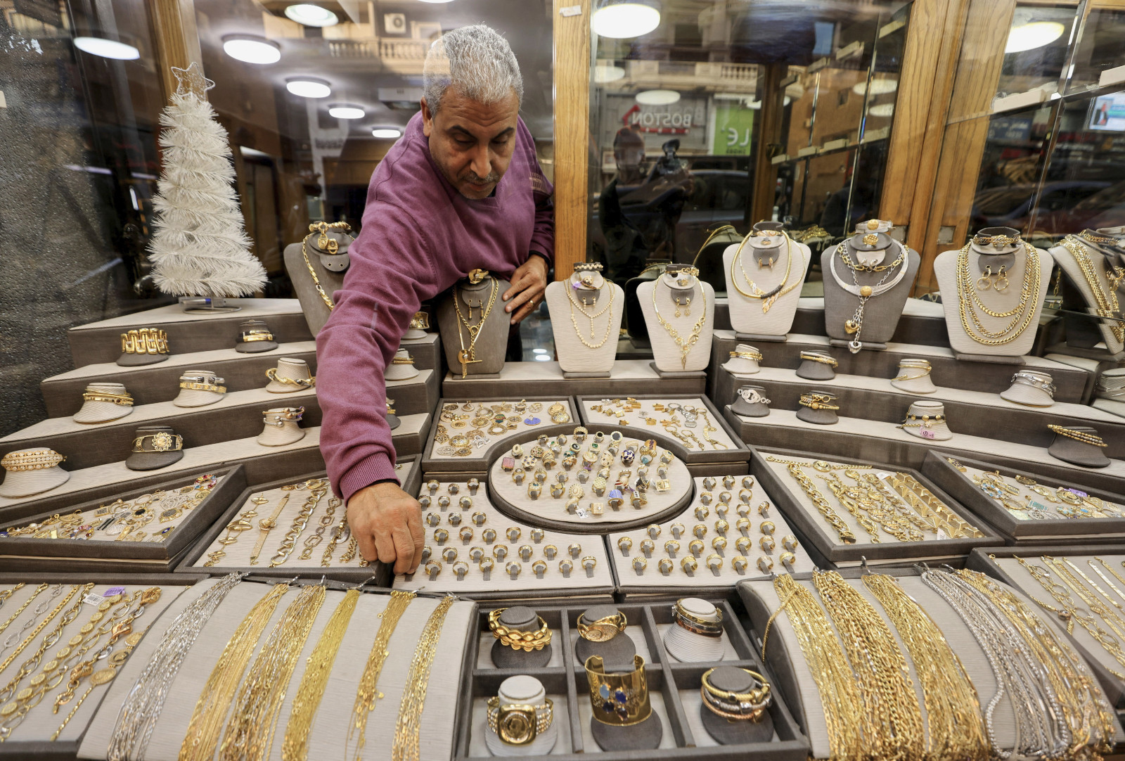 اسعار الذهب في مصر بمستهل تعاملات اليوم الإثنين 19-8-2024