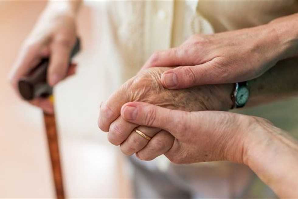 حالات إعفاء المسن من نفقات الإقامة بمؤسسات الرعاية وفقا للقانون
