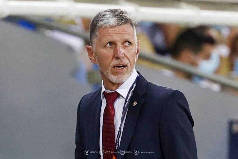 رسميا، إقالة مدرب عمان من منصبه لهذا السبب