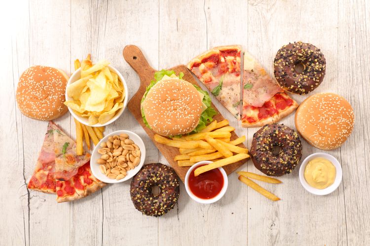 7 عادات غير صحية ترفع ضغطك وسكرك.. احذرها