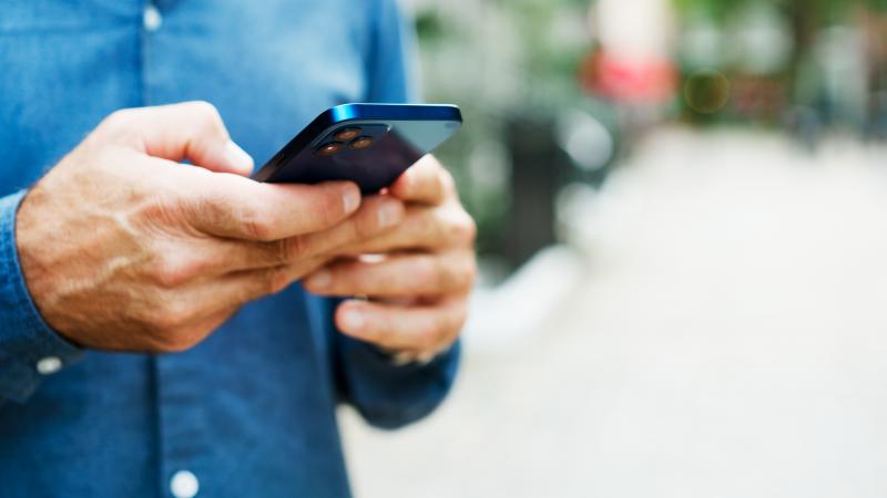 ما علاقة الهاتف المحمول بسرطان المخ؟ دراسة جديدة تحسم الجدل