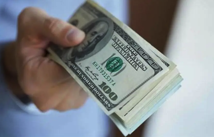 سعر الدولار أمام الجنيه المصري في تعاملات اليوم الإثنين 30-9-2024