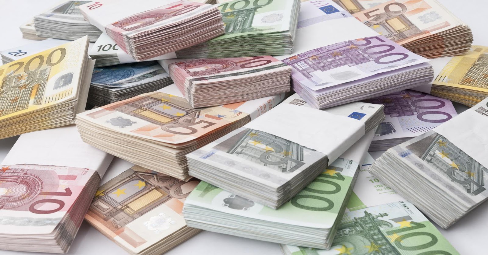 سعر اليورو أمام الجنيه المصري في تعاملات اليوم الخميس 5-9-2024