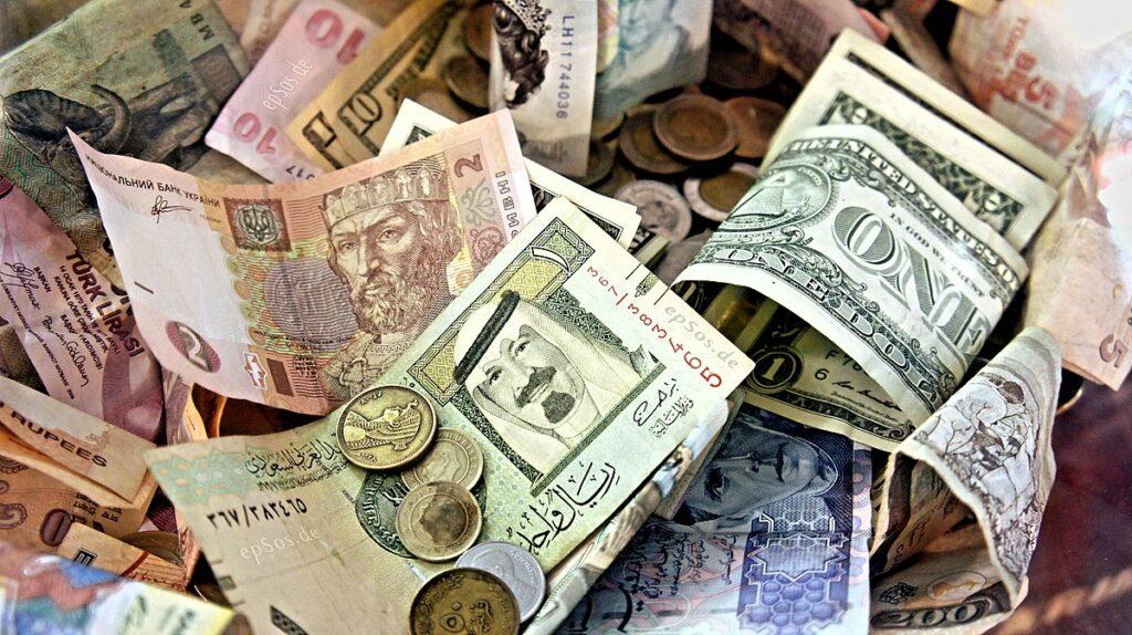 اسعار العملات أمام الجنيه المصري في تعاملات اليوم الخميس 26-9-2024