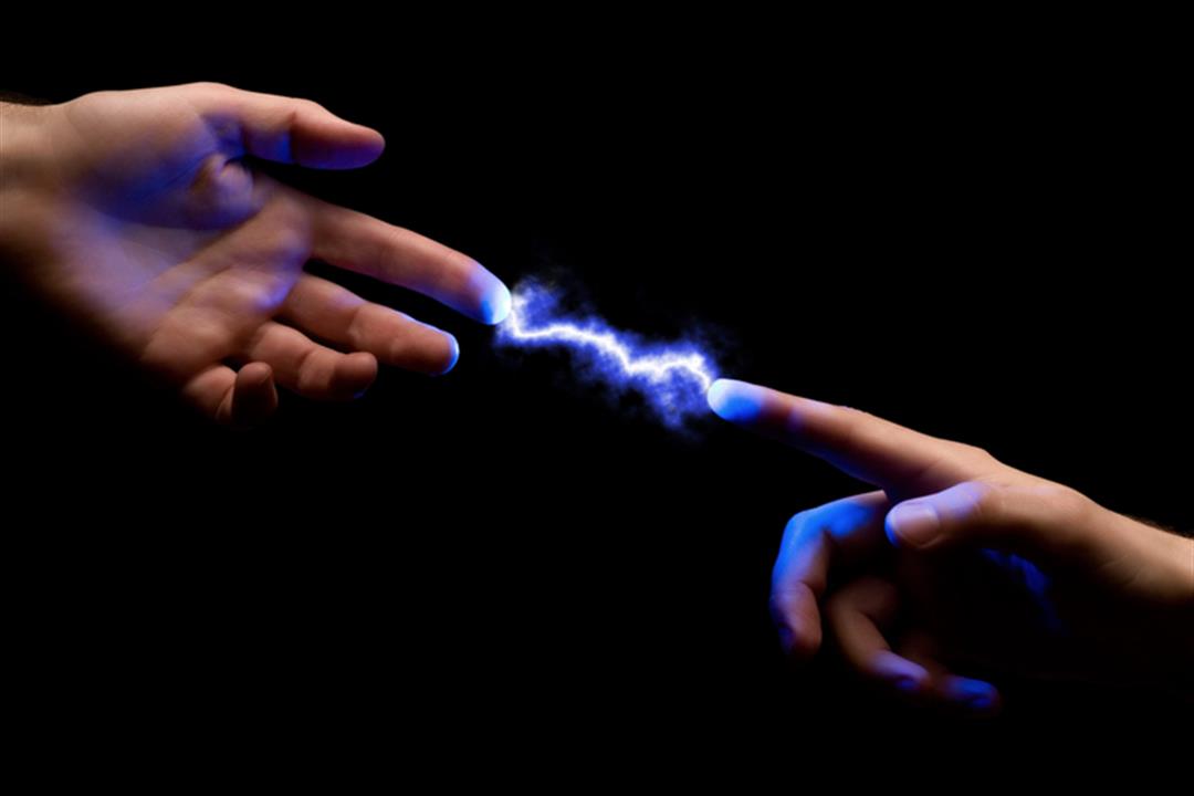 لسعات الكهرباء.. لماذا يشعر البعض بها أكثر من غيرهم؟