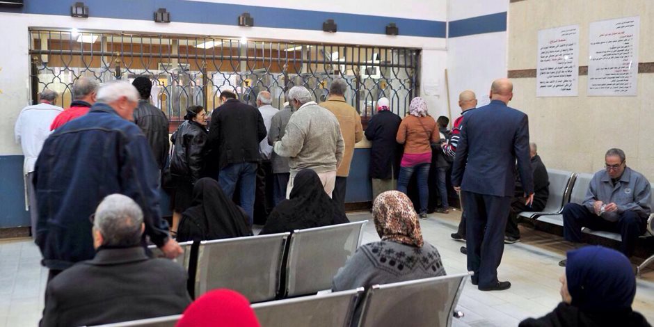 توصيل المعاش لباب البيت شهريًا.. البنوك تقدم خدمات مميزة وتسهيلات جديدة لـ كبار السن