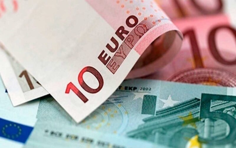 سعر اليورو أمام الجنيه المصري في تعاملات اليوم الإثنين 21-10-2024