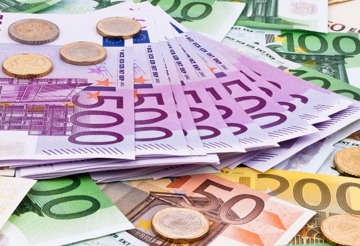 سعر اليورو أمام الجنيه المصري في تعاملات اليوم الخميس 10-10-2024