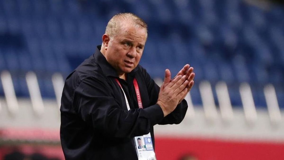 بعد 4 أيام من تعيينه.. الإسماعيلي يعلن رحيل شوقي غريب ويختار بديله