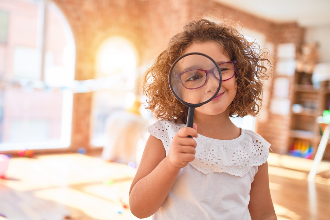 خطوات لمساعدة طفلك على تنمية حب الاستطلاع لديه وأحدث طرق التعامل معه