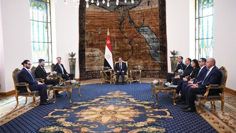 رسائل السيسي لرئيس المنتدى الاقتصادي العالمي وتكليفات حاسمة للحكومة