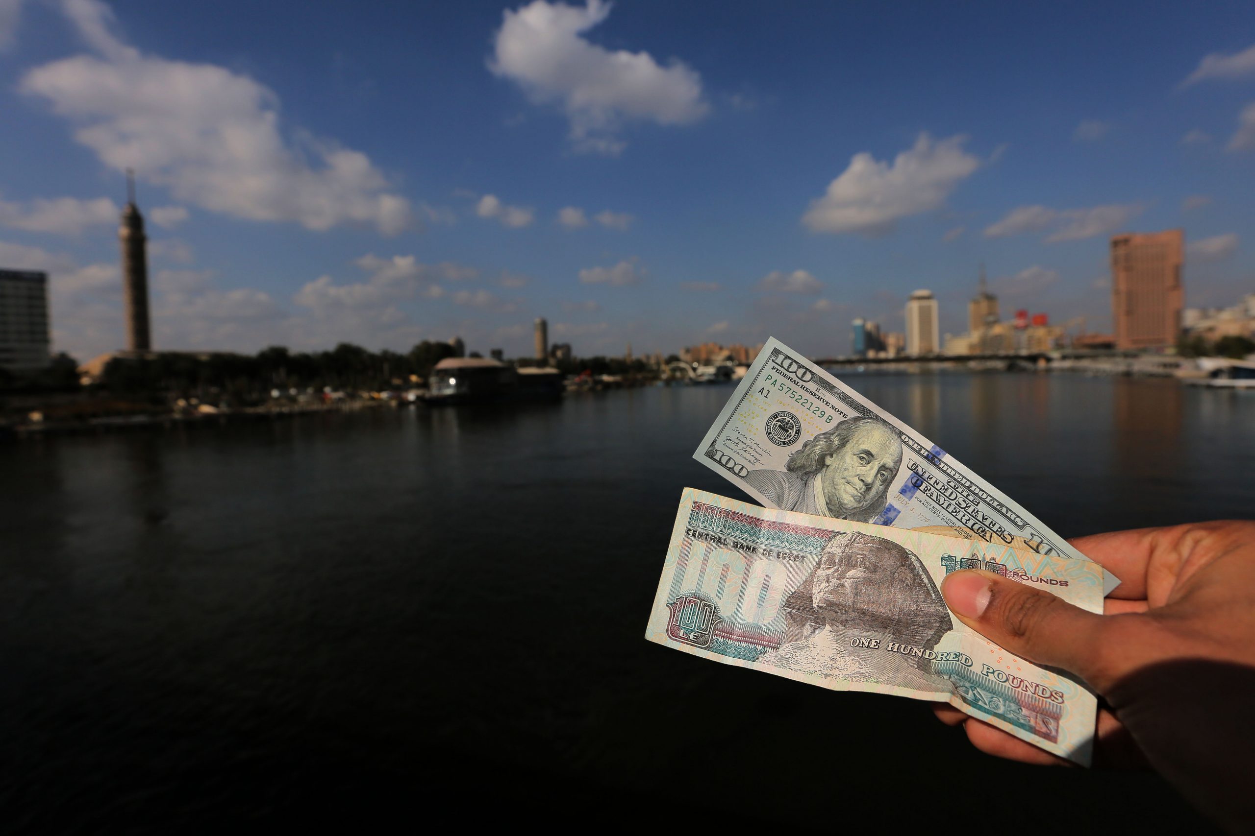 بعد رفع تصنيف مصر الائتماني.. هل يتم تعويم الجنيه خلال الفترة المقبلة؟