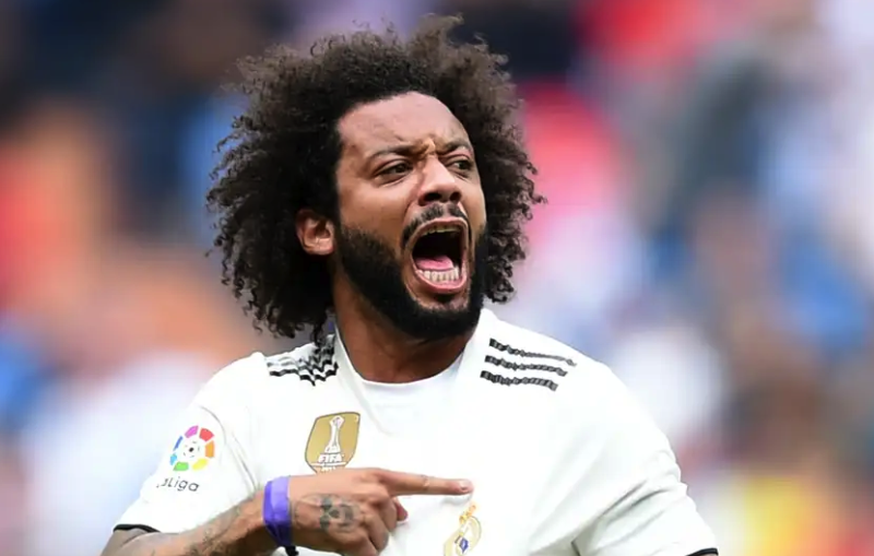 دفع ثمن «كلمات غامضة».. صدمة لأسطورة ريال مدريد (فيديو)