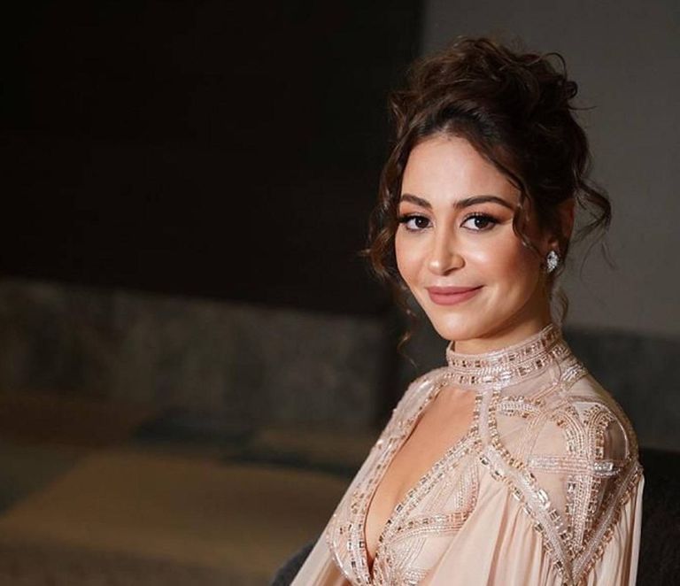 السخرية من أنغام وشيرين.. منة شلبي تعلق على إفيهات مسرحيتها بالسعودية