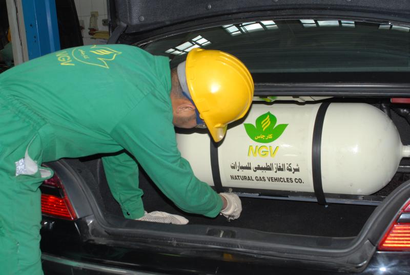 الحكومة تستعد لإطلاق مبادرة تحويل السيارات للعمل بالغاز الطبيعى