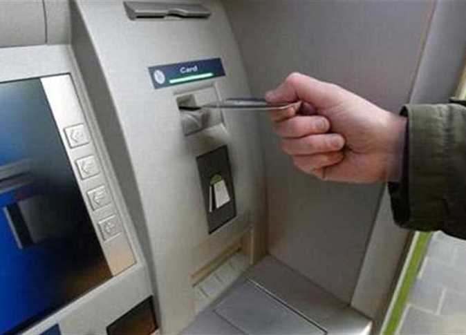 خطوات استرداد كارت الفيزا بعد سحبه داخل ماكينة الـ ATM