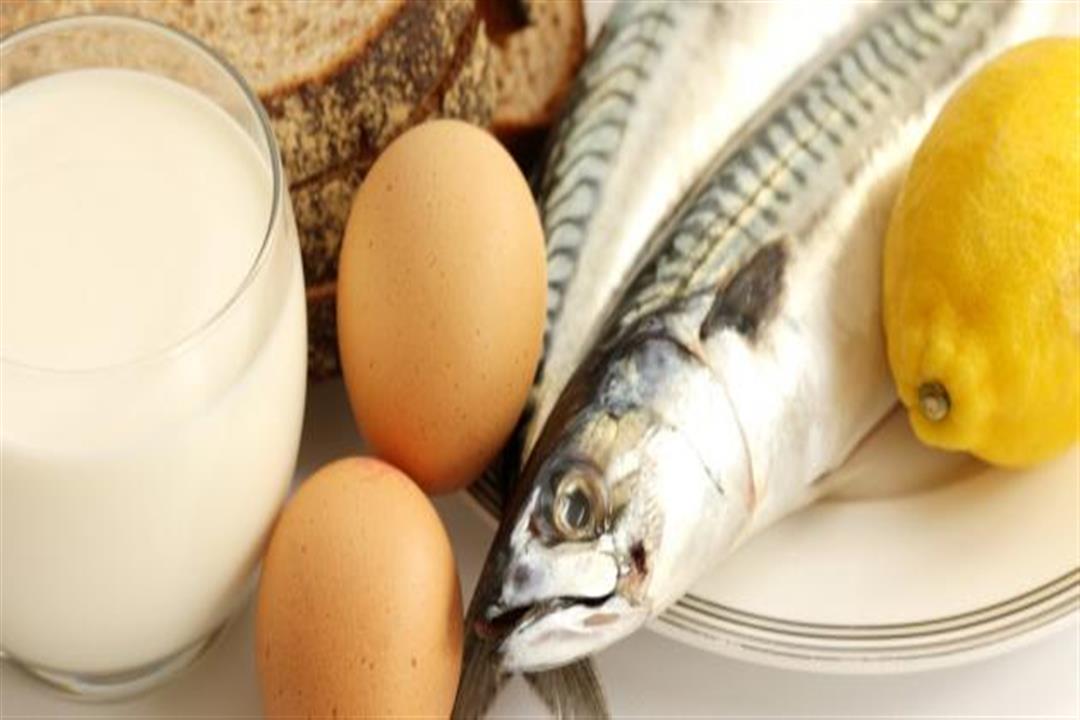 هل السمك واللبن والبيض ممنوع تناولهم أثناء نزلات البرد؟.. أستاذ الطب الوقائي يفجر مفاجأة