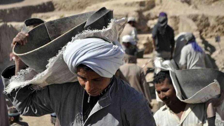 صرف أول منح العمالة غير المنتظمة بالزيادة الجديدة.. في هذا الموعد