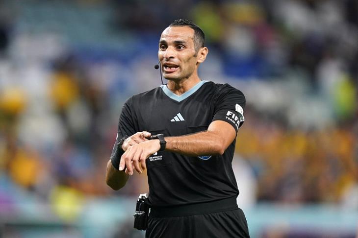 مصطفى غربال حكمًا لمباراة الزمالك والمصري في الكونفدرالية الإفريقية