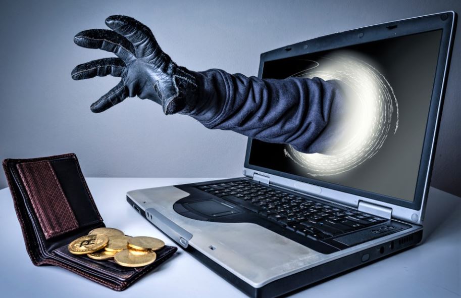 كيف تتجنب فخ الابتزاز الإلكتروني.. خبير يوضح
