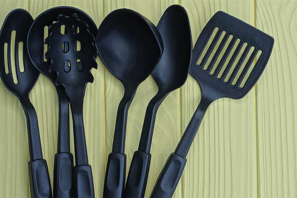 موجودة في كل مطبخ.. تخلصي من هذه الأدوات فوار