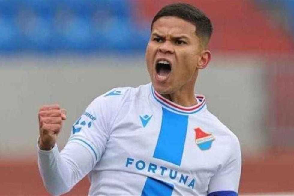الأهلي يخاطب بانيك أوسترافا التشيكي لتفعيل الشرط الجزائي والتعاقد مع إيفرتون