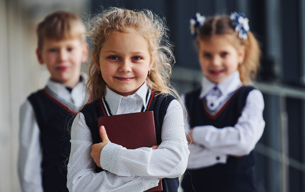 أجمل ما قرأت عن علاقة الإخوة بالأخوات: وكيف تجمع الأم بالحب بينهم؟