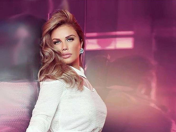 نيكول سابا تسافر إلى لبنان لمؤازرة زوجها بعد وفاة والدته