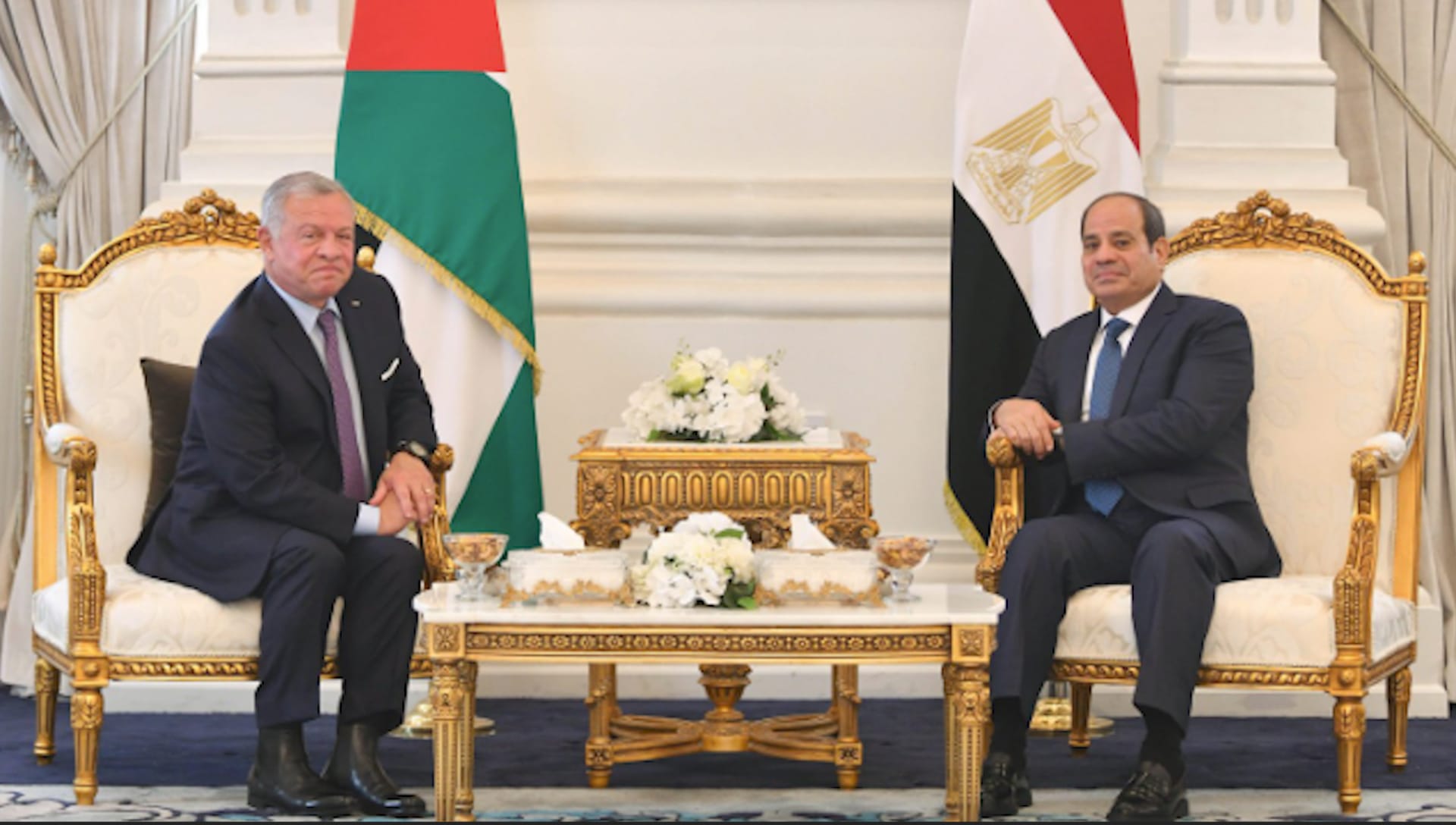 السيسي وملك الأردن يشددان على أهمية بدء إعادة إعمارغزة وعدم تهجير الفلسطينيين
