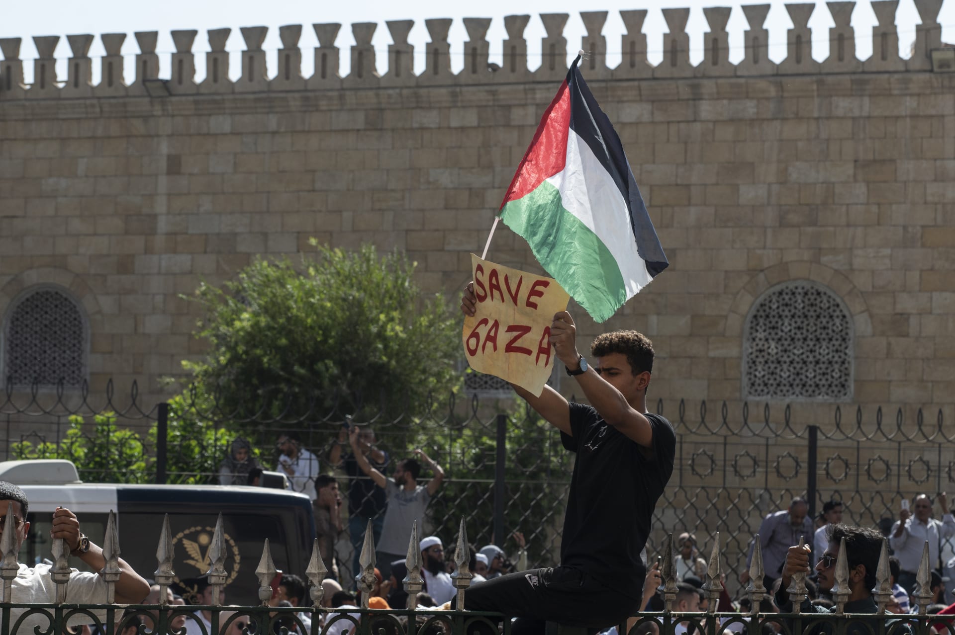 بأعلام مصر وفلسطين.. مظاهرات في غزة دعمًا لموقف القاهرة الرافض للتهجير