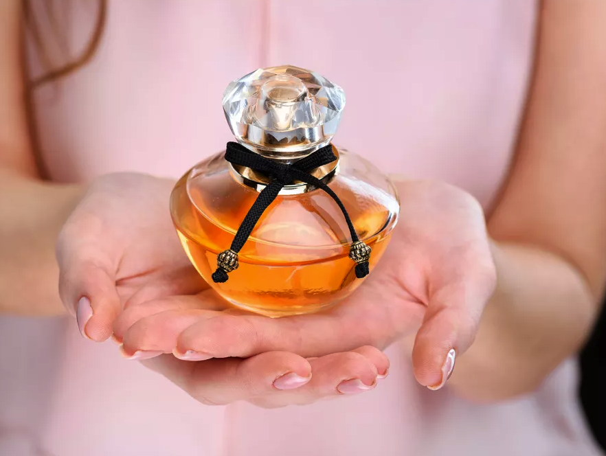 أفضل العطور النسائية لرائحة ساحرة وجذابة في عيد الفطر 2025