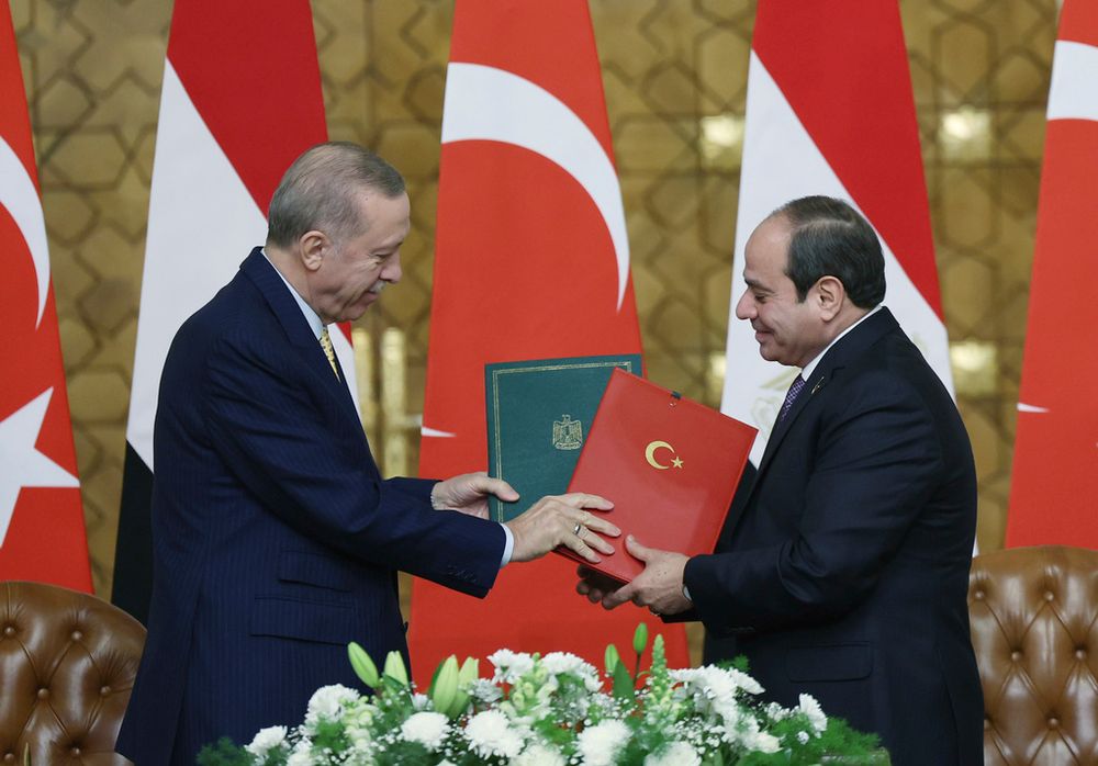 السيسي وأردوغان يتفقان على العمل معا لإنهاء "الإبادة الجماعية" في غزة