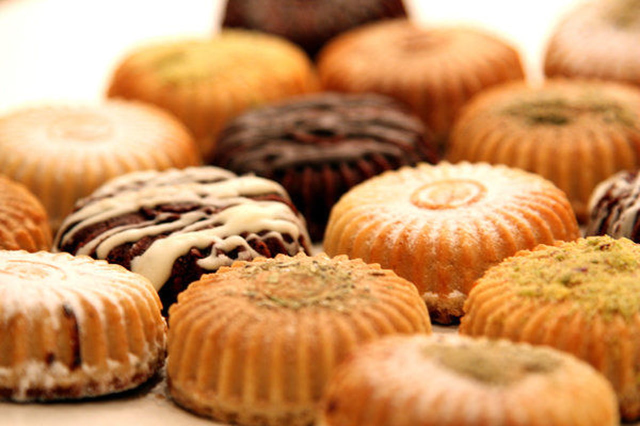 أشهر الأكلات في العيد.. من الكعك المصري إلى المعمول الخليجي