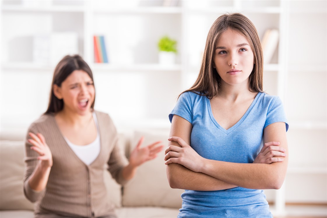 لكل أم: كيف تتجنبين الصدام مع المراهق؟
