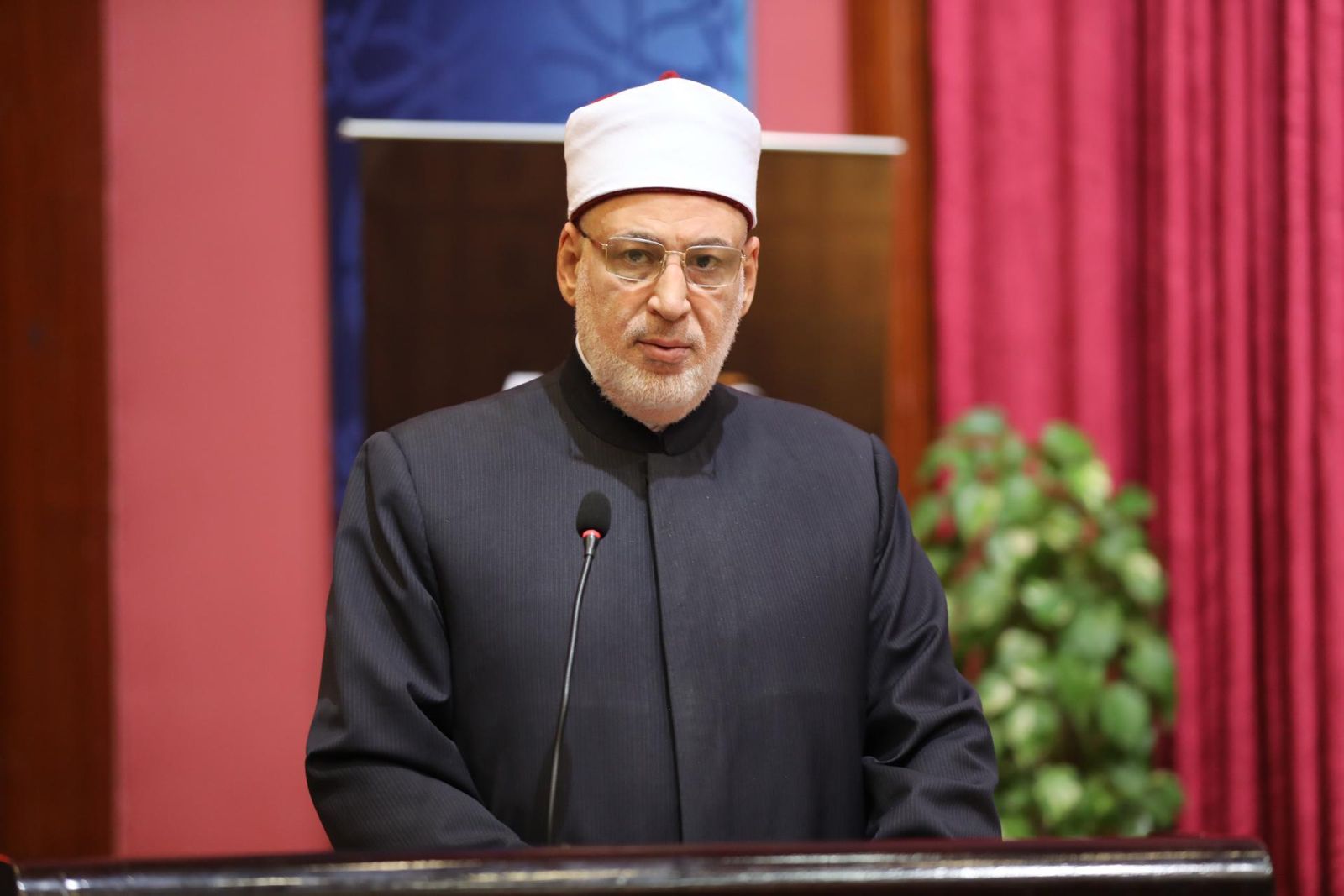 قرار جمهورى بالتجديد للدكتور الضوينى وكيلًا للأزهر لمدة عام