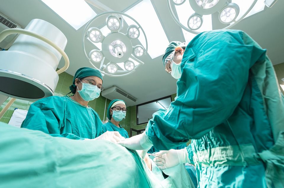 كل ما تريد معرفته عن التزامات مقدم الخدمة قبل إجراء العمليات الجراحية
