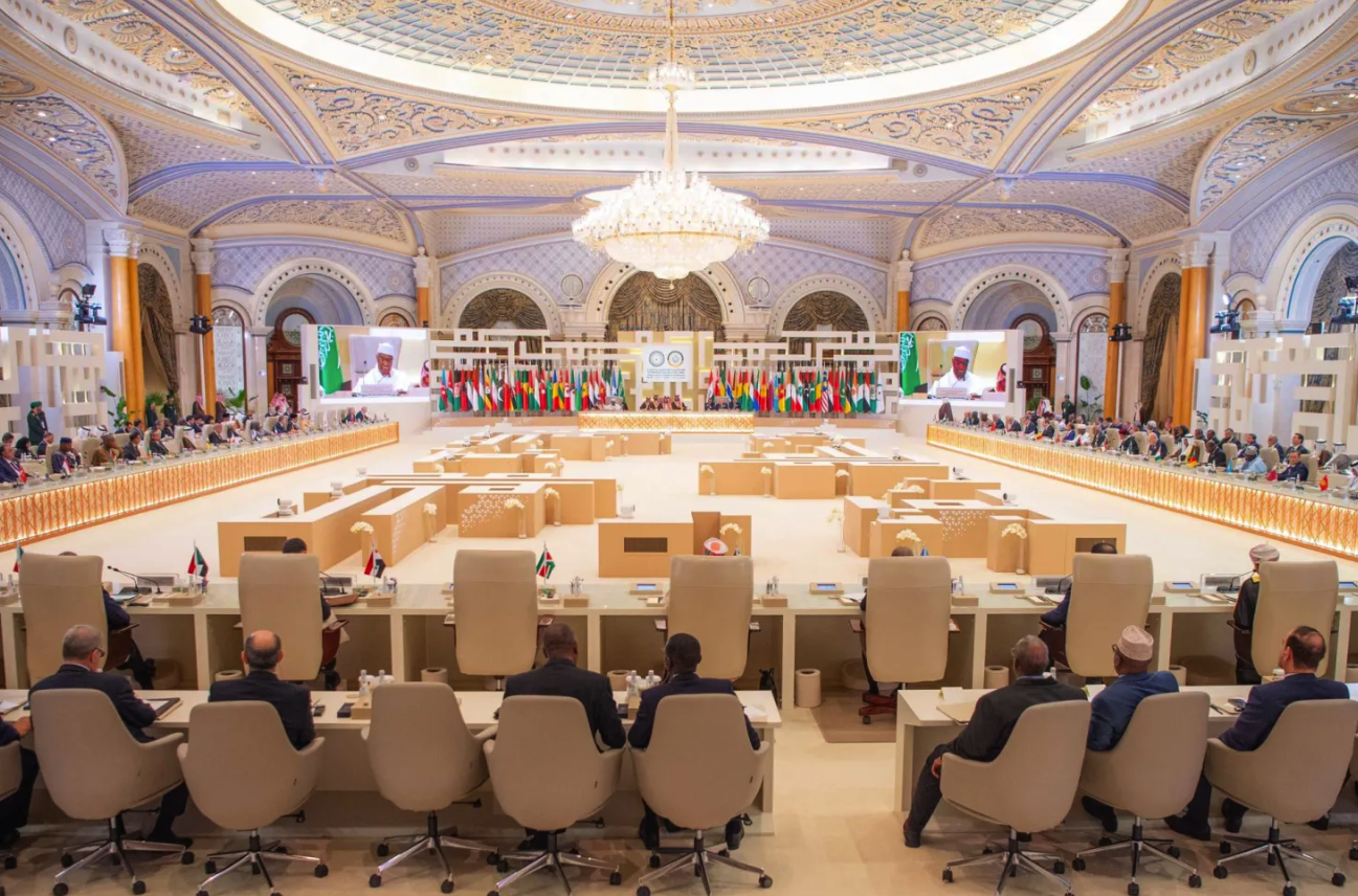 دعوات دولية من القمة العربية لوقف العدوان على غزة ومطالبات بإنهاء الحصار