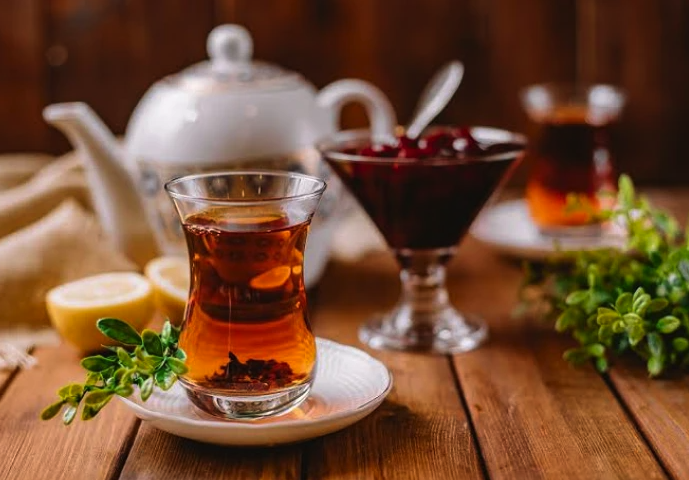 فى يومه العالمي.. 7 أضرار للإفراط في شرب الشاي