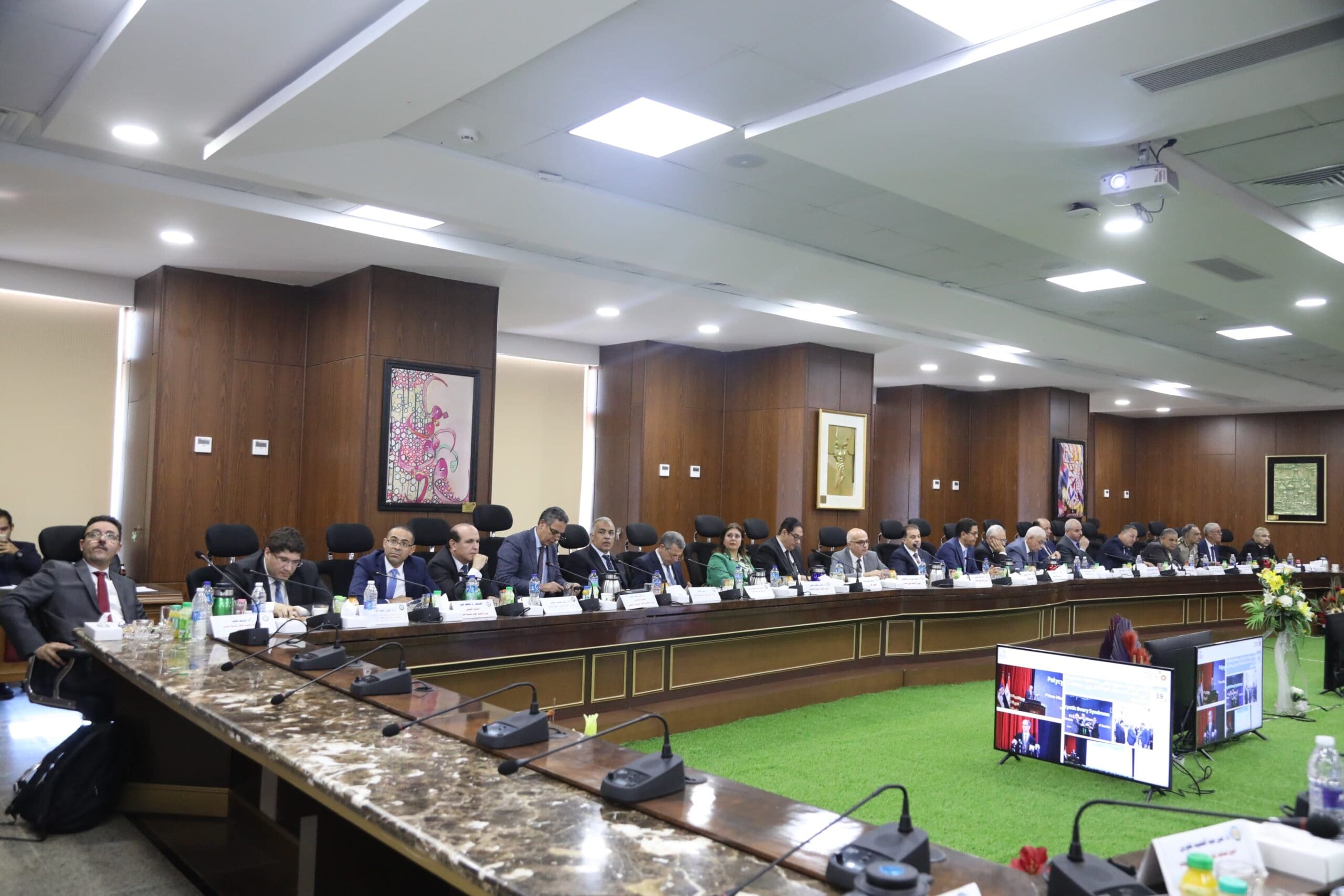 إعفاء أبناء الشهداء والمصابين بالعجز الكلي من مصروفات الجامعات والمعاهد