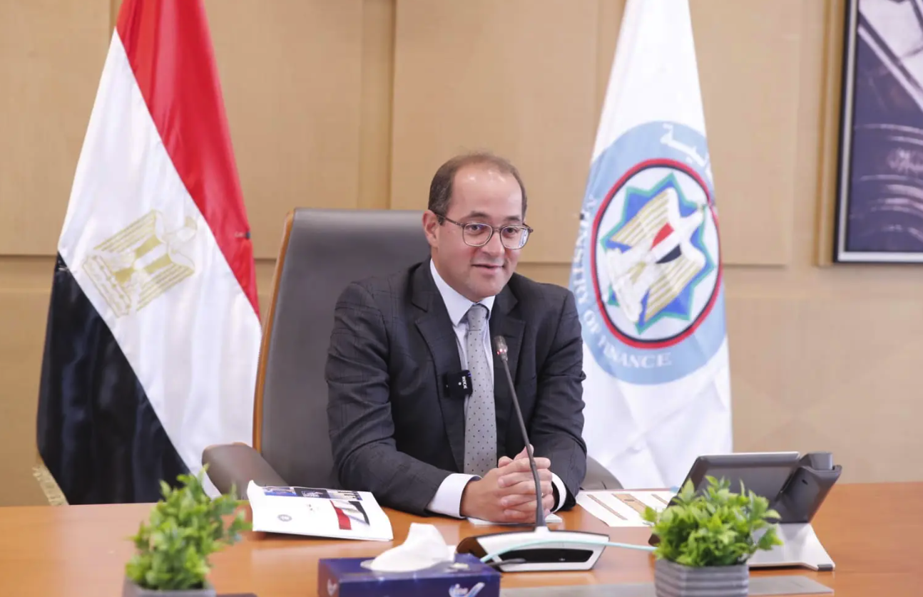 وزير المالية يعلن موعد تطبيق زيادات الأجور للعاملين بالدولة