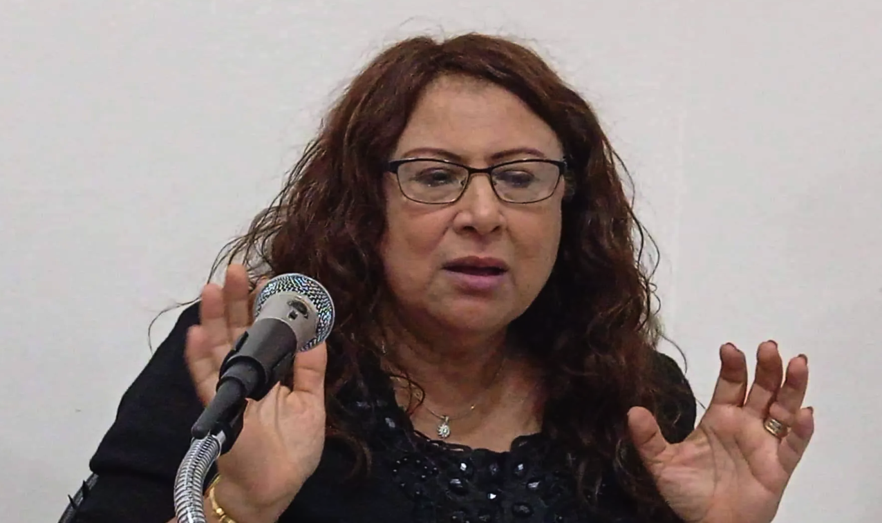 هالة البدري.. ناقدة مصرية حصلت على المركز الأول كأفضل رواية بمعرض الكتاب