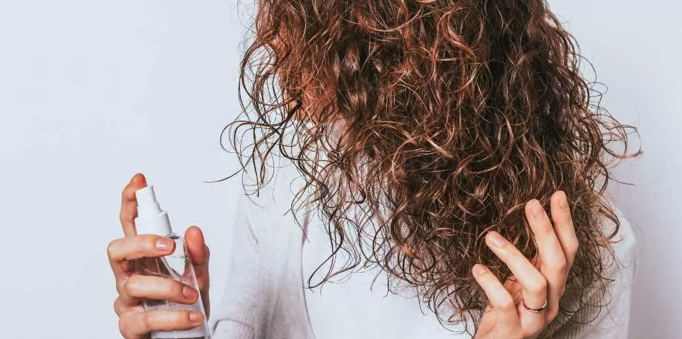 أفضل الزيوت الطبيعية للشعر الجاف ترطيب وتغذية ونعومة