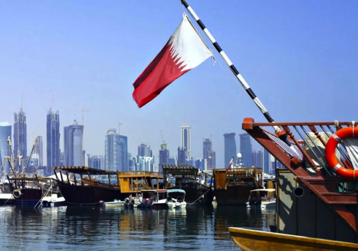 قطر تعلن إيقاف حركة الملاحة الجوية مؤقتاً في أجواءها